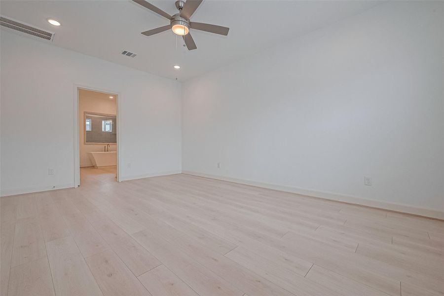 Spacious, unfurnished interior of a new home in Regents Court, Houston (Image 24). Spacious, unfurnished interior of a new home in Regents Court, Houston (Image 24).