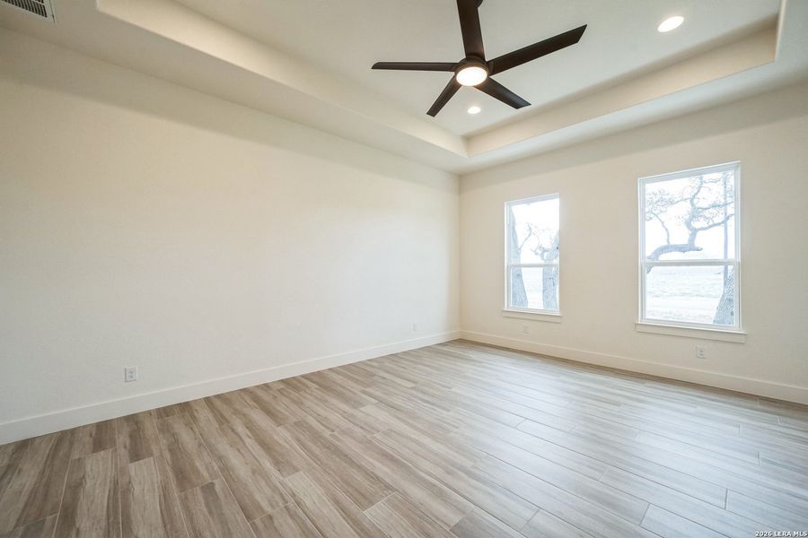 Spacious, unfurnished interior of a new home in , Floresville (Image 28).