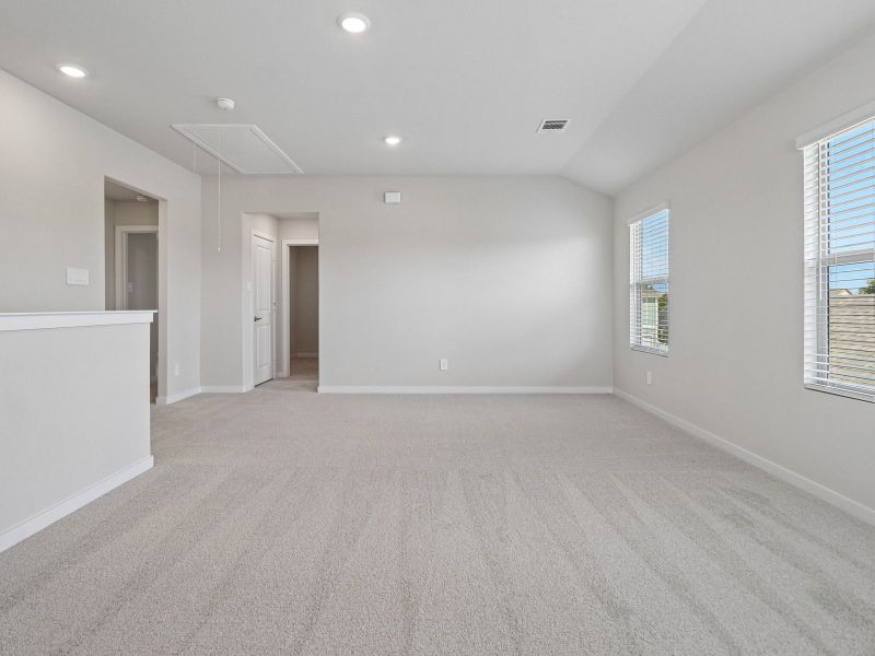 Spacious, unfurnished interior of a new home in Cibolo Hills West - Spring Series, Fort Worth (Image 20).