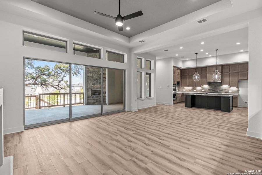 Image 33 of a home in Esperanza - 70'. Image 33 of a home in Esperanza - 70'.