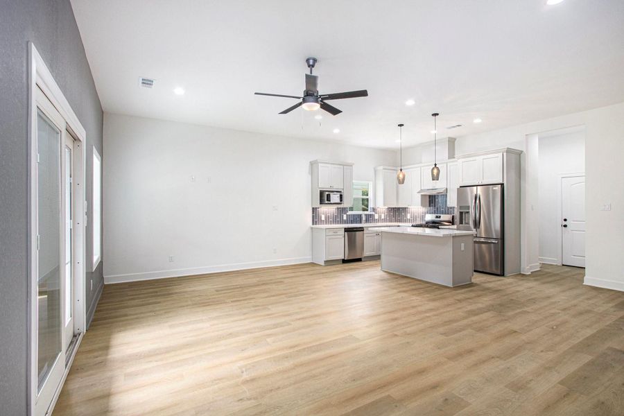 FRIDGE INCLUDED FRIDGE INCLUDED