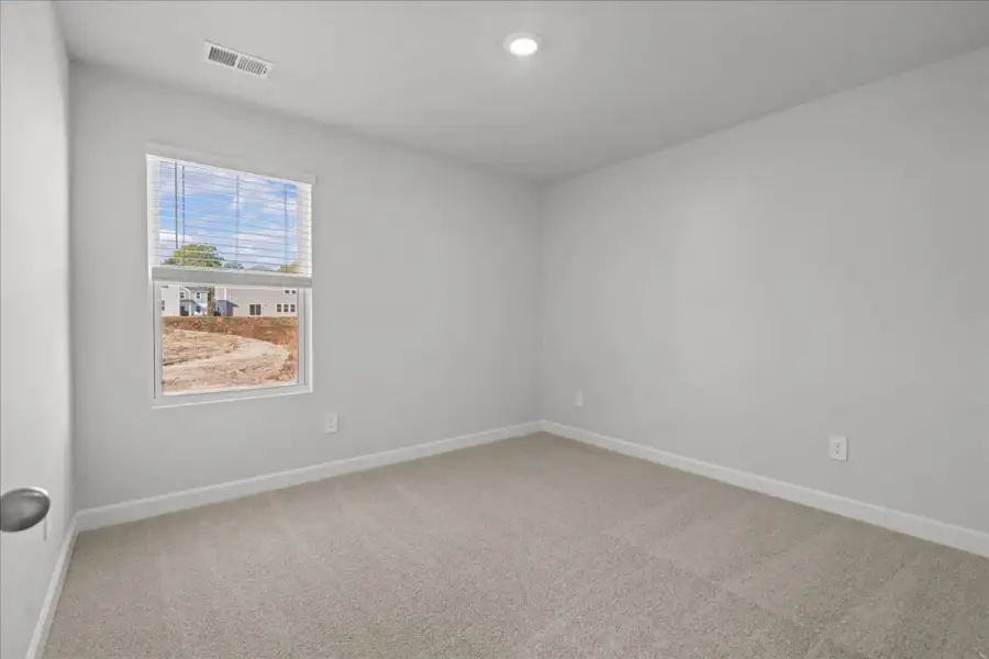 Spacious, unfurnished interior of a new home in Ashby Woods, Boiling Springs (Image 26).