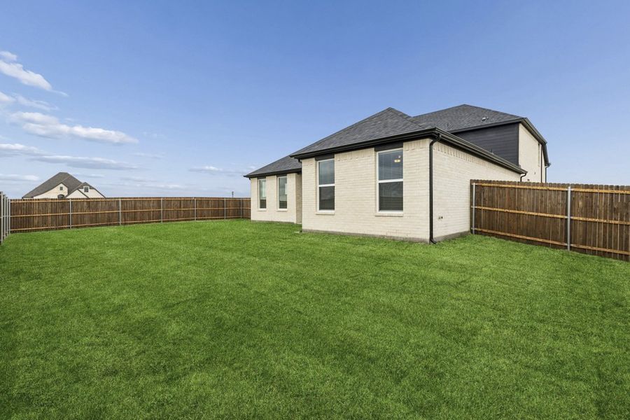 Exterior details and patio area of a home in Brahman Ranch, Venus (Image 20).