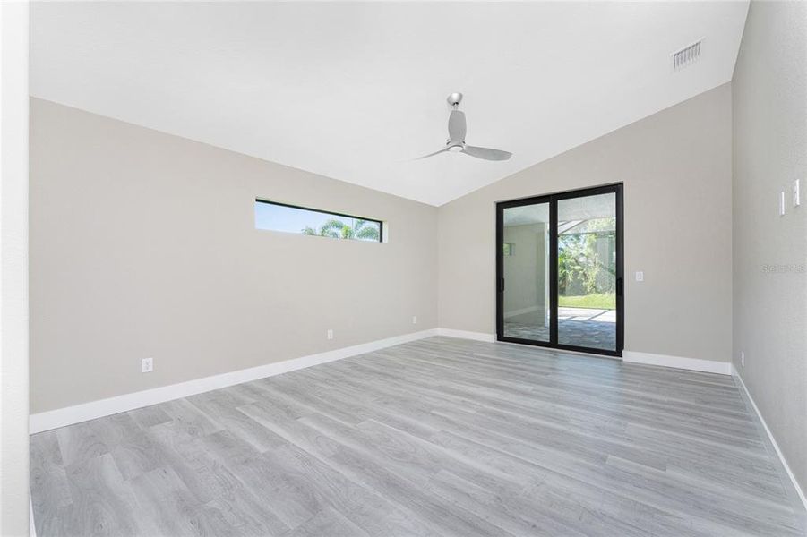 Spacious, unfurnished interior of a new home in , Rotonda West (Image 20).