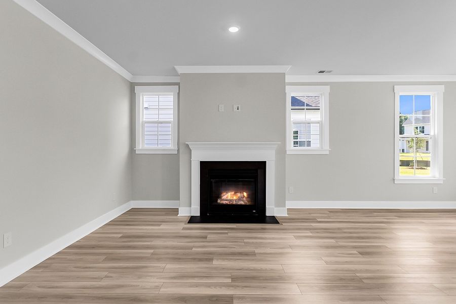 Spacious, unfurnished interior of a new home in Pineland Preserve, Summerville (Image 20).