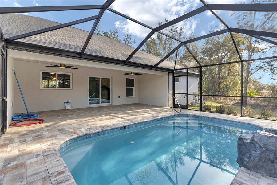 Exterior details and patio area of a home in , Dunnellon (Image 28).