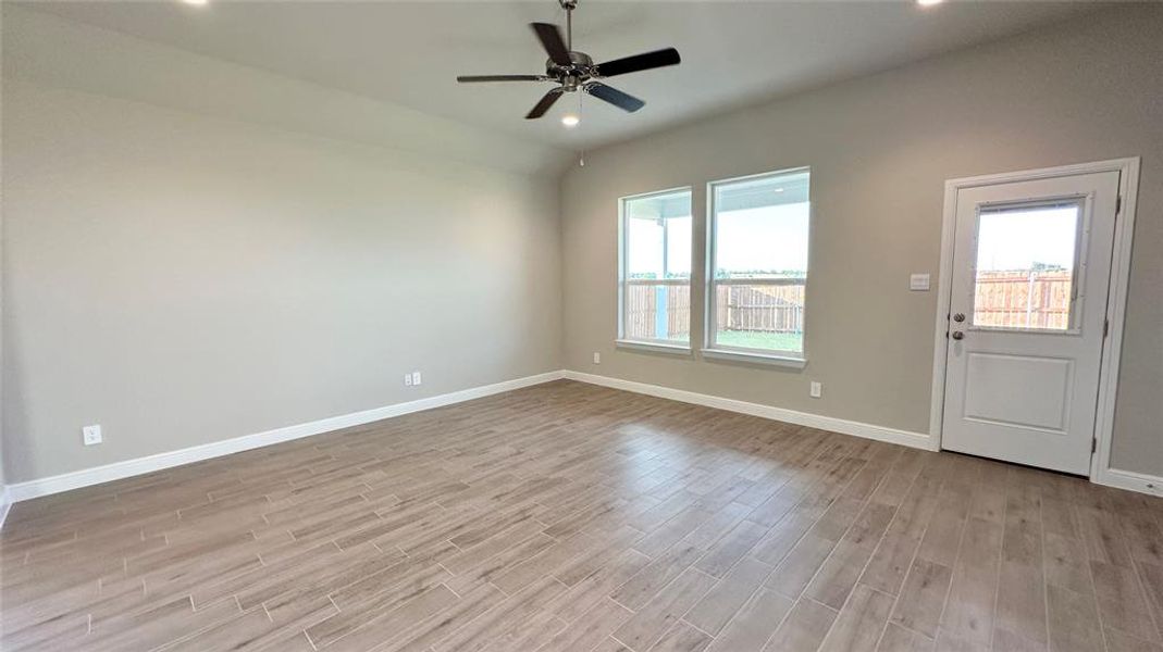 Spacious, unfurnished interior of a new home in Rock Creek Ranch, Fort Worth (Image 14).