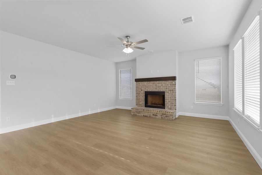 Representative unfurnished interior of a home built from the Garrison I by Cheldan Homes in Stoneview, Glen Rose (Image 43).