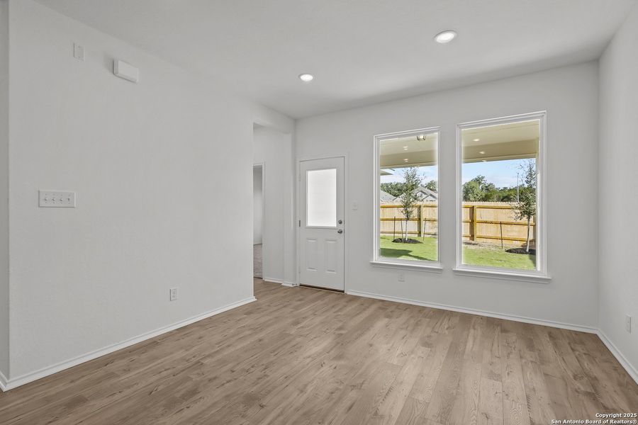 Spacious, unfurnished interior of a new home in Davis Ranch, San Antonio (Image 20).