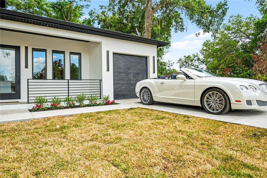 Exterior details and patio area of a home in , Seffner (Image 25).