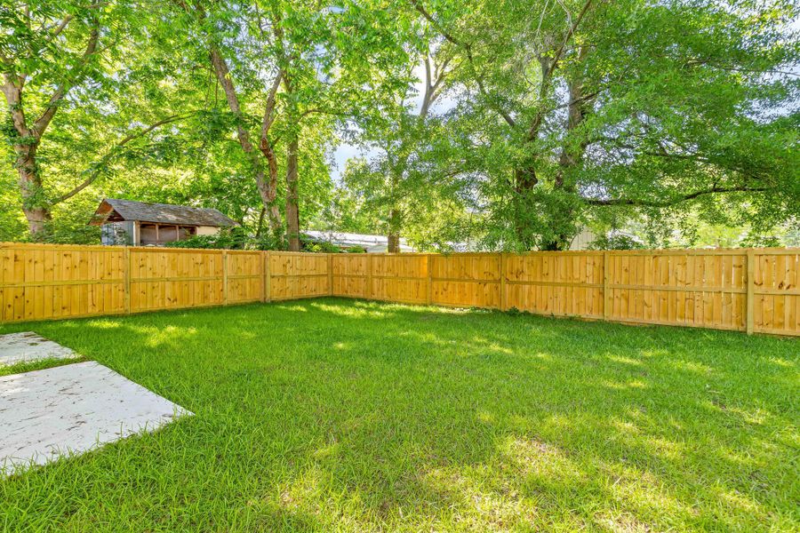 Exterior details and patio area of a home in , North Charleston (Image 3).