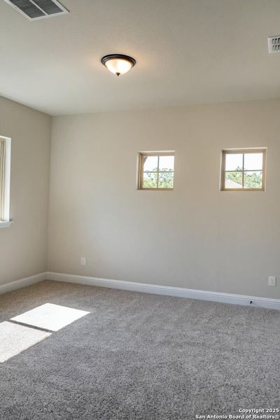 Spacious, unfurnished interior of a new home in Elkhorn Ridge, Fair Oaks Ranch (Image 13).