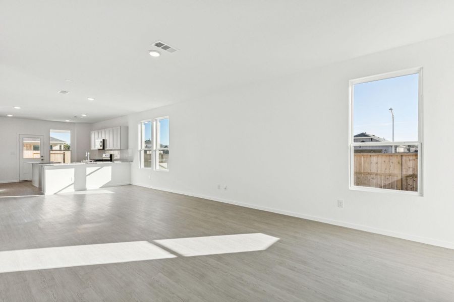 Spacious, unfurnished interior of a new home in Montgomery Bend, Montgomery (Image 27).