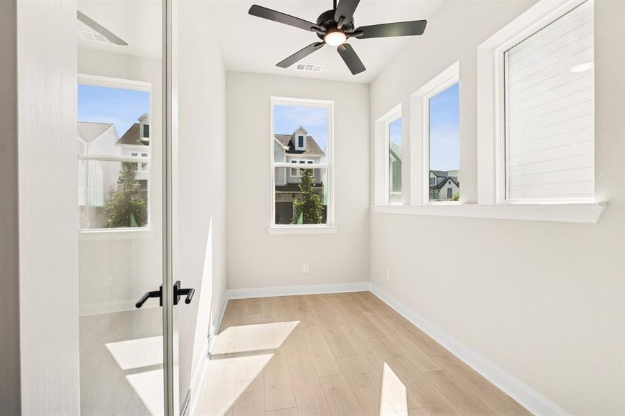 Spacious, unfurnished interior of a new home in Greenville Heights, Dallas (Image 28).