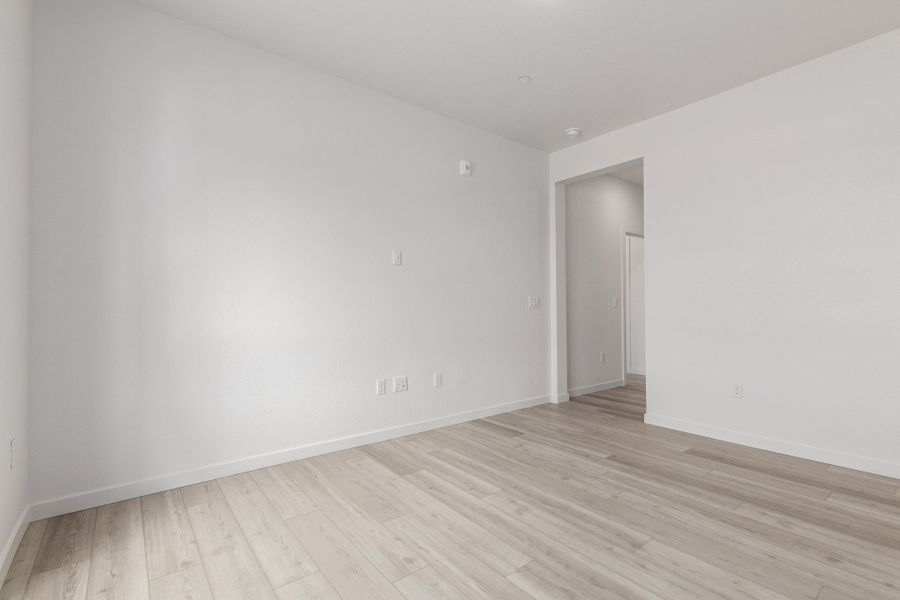 Spacious, unfurnished interior of a new home in Gateway Commons, Denver (Image 22).