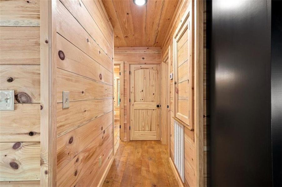 Spacious, unfurnished interior of a new home in , Cherry Log (Image 14).