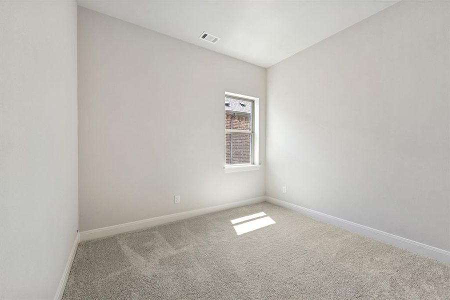 Spacious, unfurnished interior of a new home in Myrtle Creek, Waxahachie (Image 25). Spacious, unfurnished interior of a new home in Myrtle Creek, Waxahachie (Image 25).