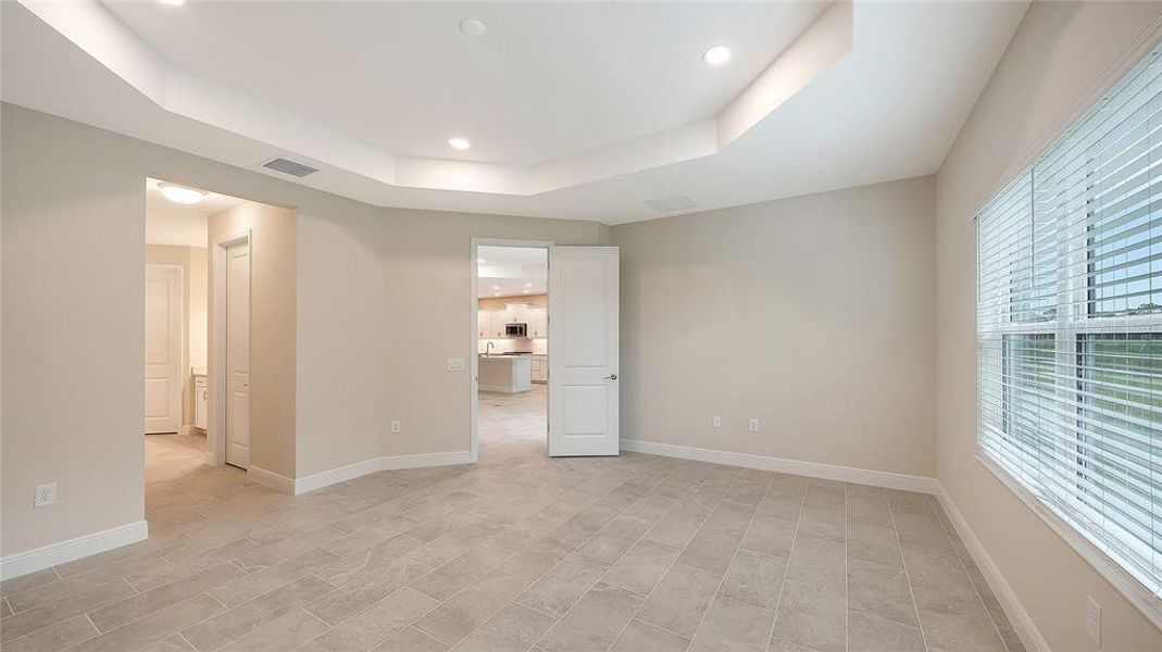 Spacious, unfurnished interior of a new home in Grand Park, Sarasota (Image 28).