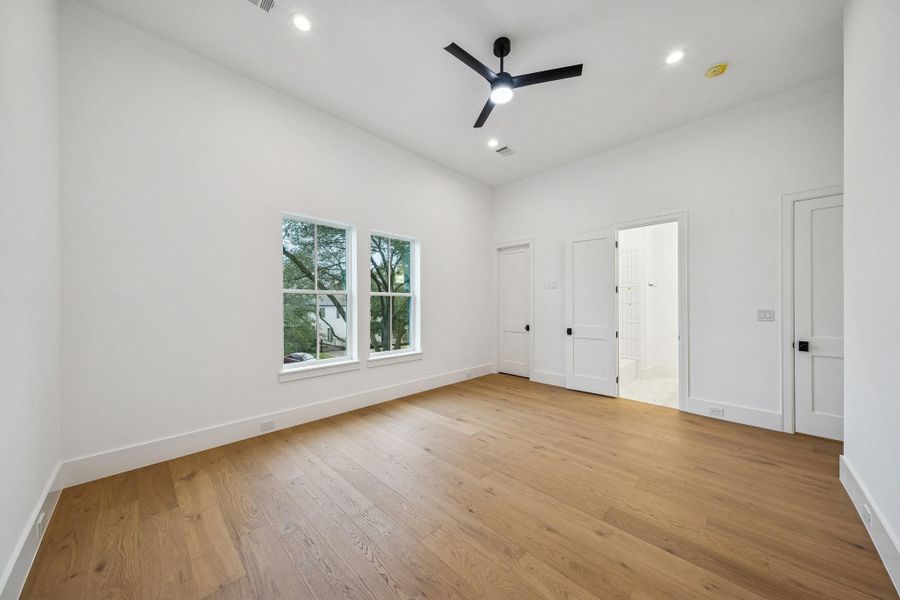 Spacious, unfurnished interior of a new home in , Bellaire (Image 37).
