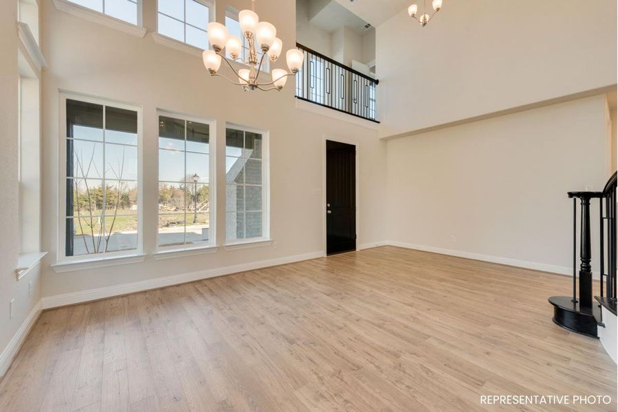 Spacious, unfurnished interior of a new home in Trails at Cottonwood Creek, Rowlett (Image 9).