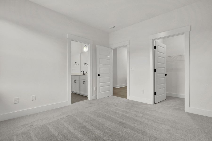 Spacious, unfurnished interior of a new home in East Wynd, Hampstead (Image 23).