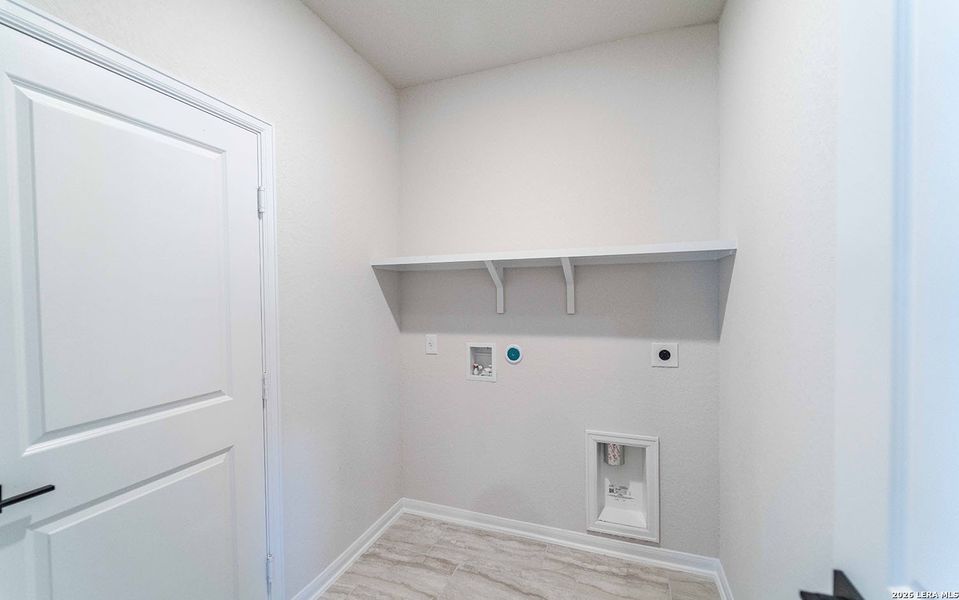 Spacious, unfurnished interior of a new home in , San Antonio (Image 15).