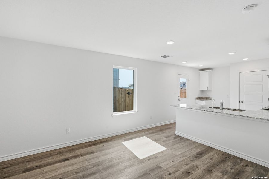 Spacious, unfurnished interior of a new home in Vista Real, Converse (Image 36).