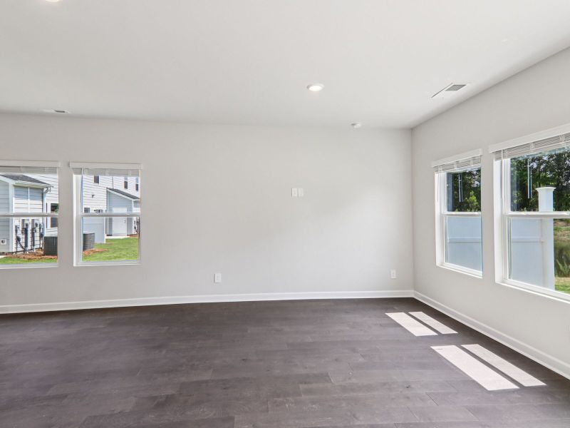 Spacious, unfurnished interior of a new home in Galloway Ridge, Charlotte (Image 15).