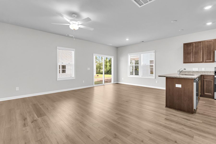 Spacious, unfurnished interior of a new home in Central Creek, Goose Creek (Image 23).