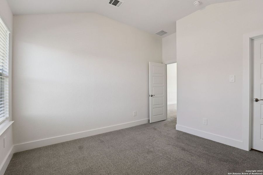 Spacious, unfurnished interior of a new home in Carmel Ranch, Schertz (Image 30).
