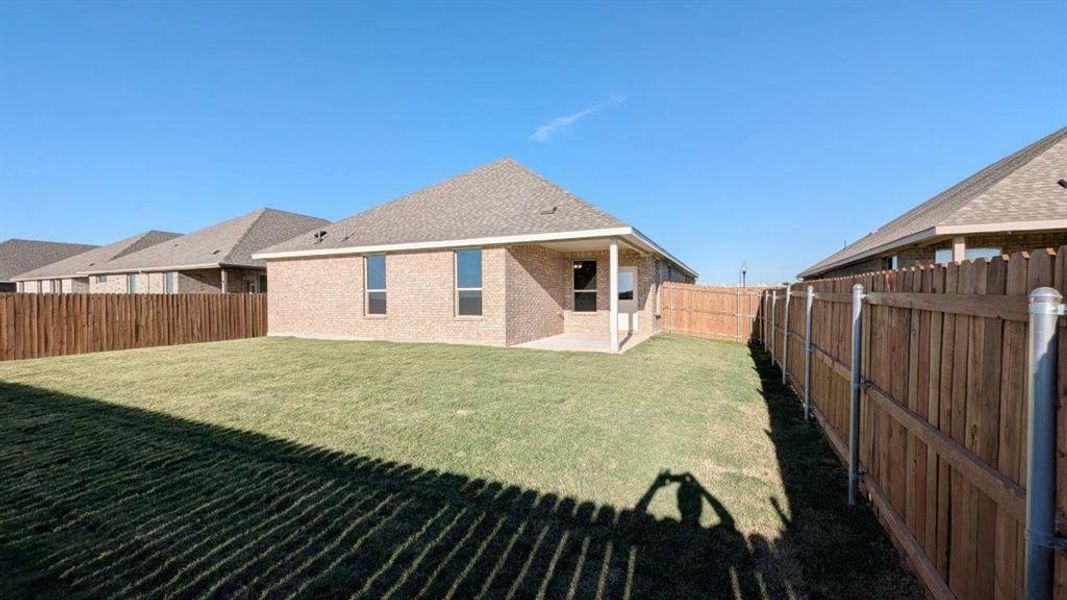 Exterior details and patio area of a home in Bella Vista, Granbury (Image 3). Exterior details and patio area of a home in Bella Vista, Granbury (Image 3).