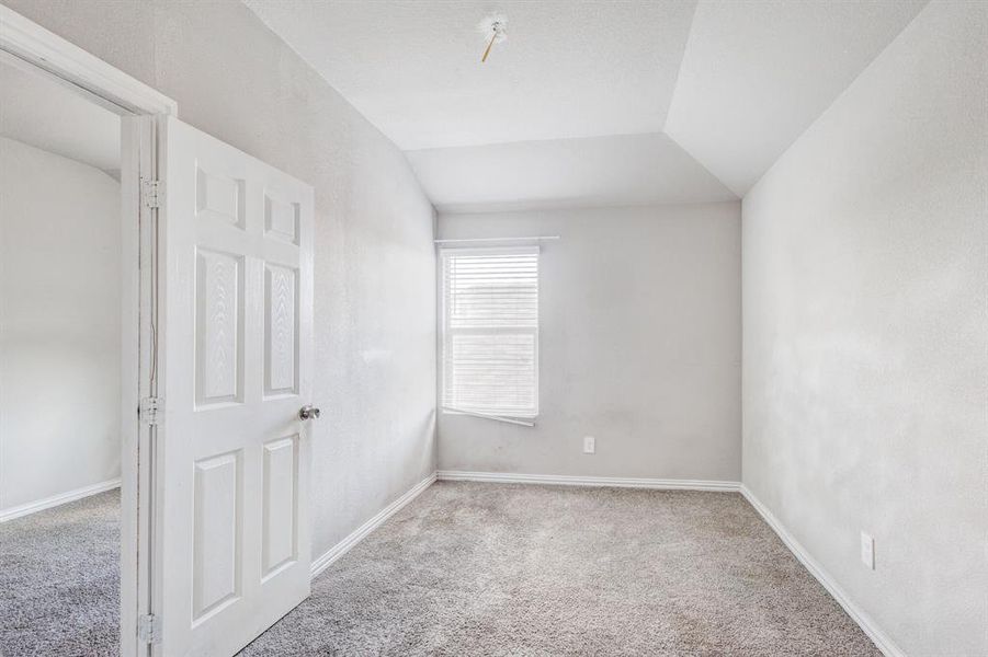 Spacious, unfurnished interior of a new home in Stonehaven, Seagoville (Image 18). Spacious, unfurnished interior of a new home in Stonehaven, Seagoville (Image 18).