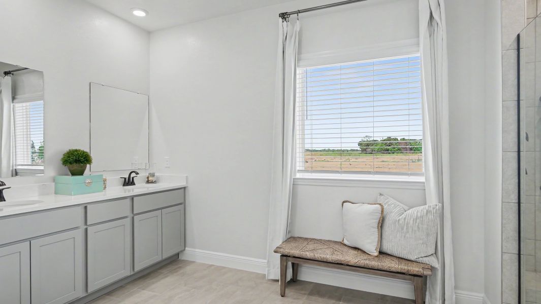 Representative furnished interior of a home built from the Drexel by Maronda Homes in Labelle, Labelle (Image 44).