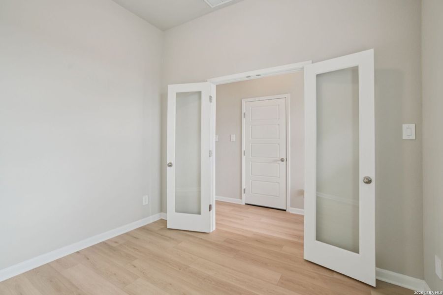 Spacious, unfurnished interior of a new home in Sagebrooke - Premier Series, San Antonio (Image 23).