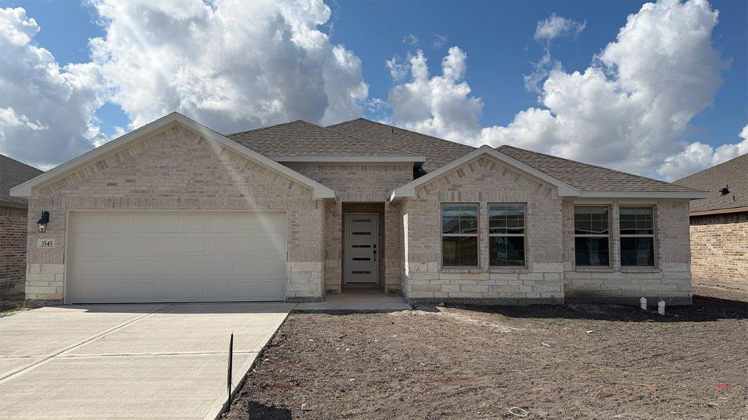 Exterior details and patio area of a home in The Lakes Northwest, Corpus Christi (Image 3).