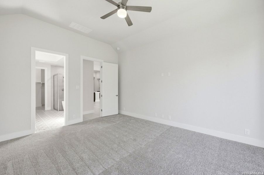 Spacious, unfurnished interior of a new home in Weston Oaks, San Antonio (Image 23).