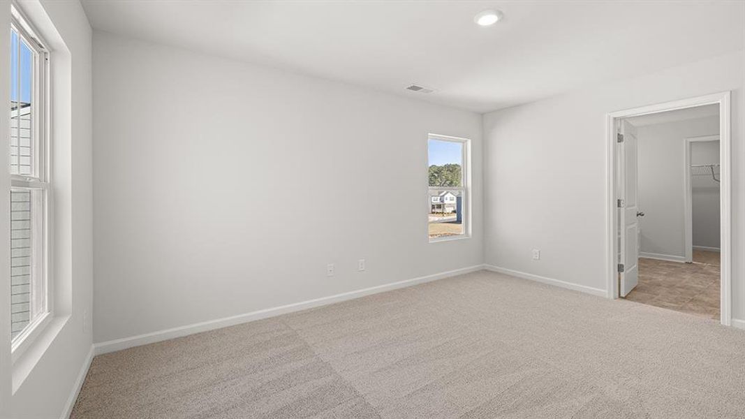 Spacious, unfurnished interior of a new home in Sherwood Manor, College Park (Image 6).