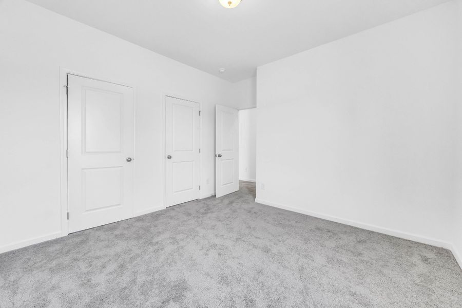 Spacious, unfurnished interior of a new home in The Oaks, Clarksville (Image 29).
