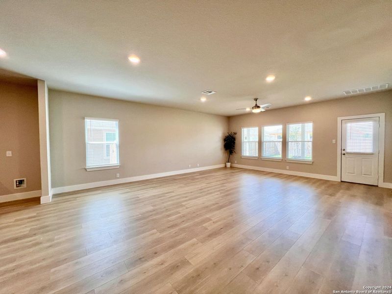 Spacious, unfurnished interior of a new home in Brookstone Creek, San Antonio (Image 43). Spacious, unfurnished interior of a new home in Brookstone Creek, San Antonio (Image 43).