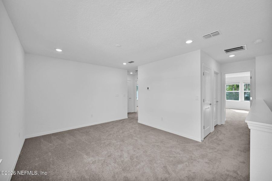 Spacious, unfurnished interior of a new home in Murray Farms, Middleburg (Image 32).