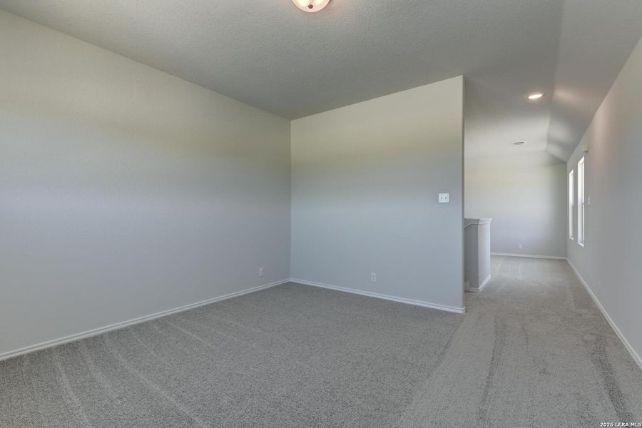 Spacious, unfurnished interior of a new home in Arcadia Ridge, San Antonio (Image 23).