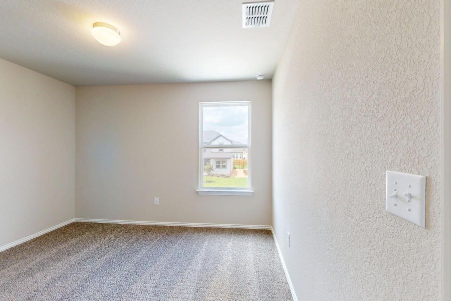 Spacious, unfurnished interior of a new home in Cascades at Onion Creek, Austin (Image 26).