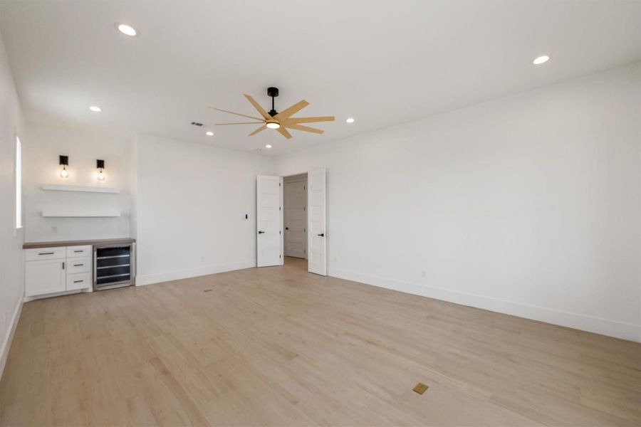 Spacious, unfurnished interior of a new home in , Galveston (Image 43).