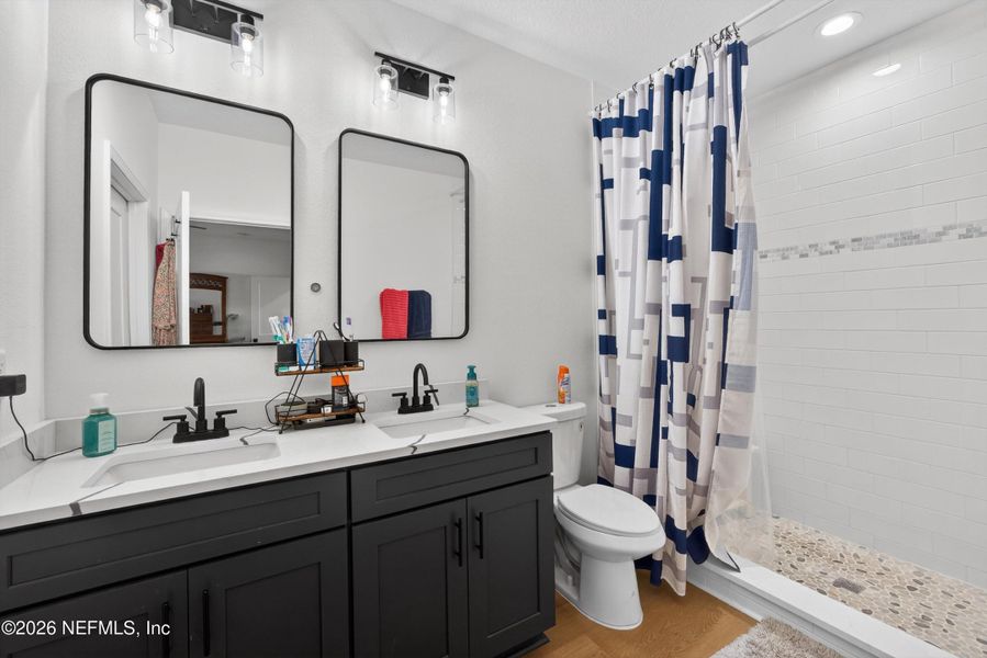 Furnished interior view inside a new home in , Middleburg (Image 13).