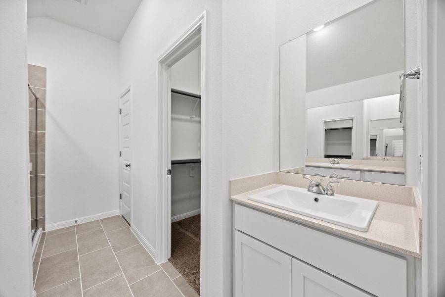 Furnished interior view inside a new home in Trinity Ranch, Elgin (Image 10).