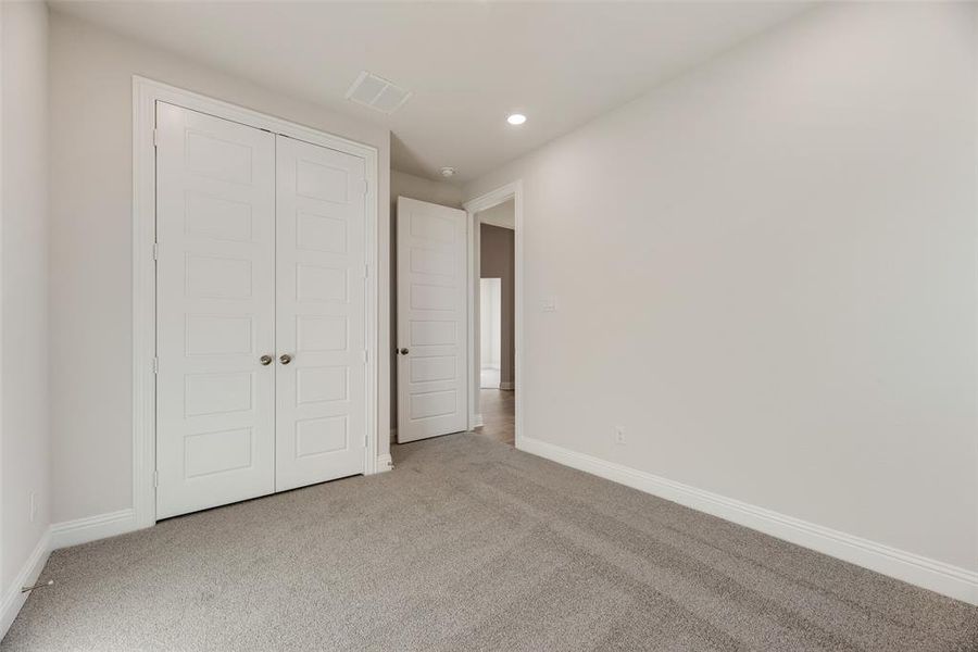 Spacious, unfurnished interior of a new home in Villages of Creekwood, Frisco (Image 14).