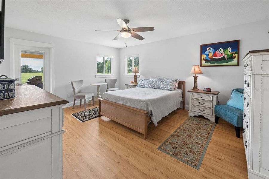 Furnished interior view inside a new home in , Chiefland (Image 42).