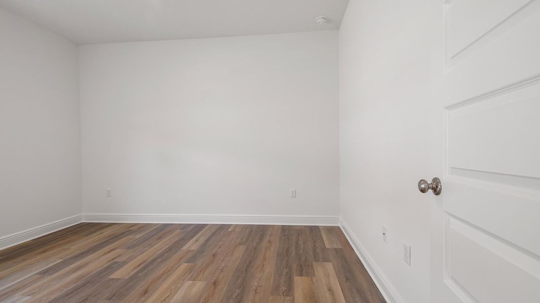 Spacious, unfurnished interior of a new home in Caballeros Estates At Hombre, Panama City Beach (Image 24).