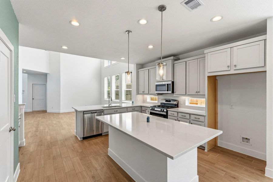Large island with breakfast bar