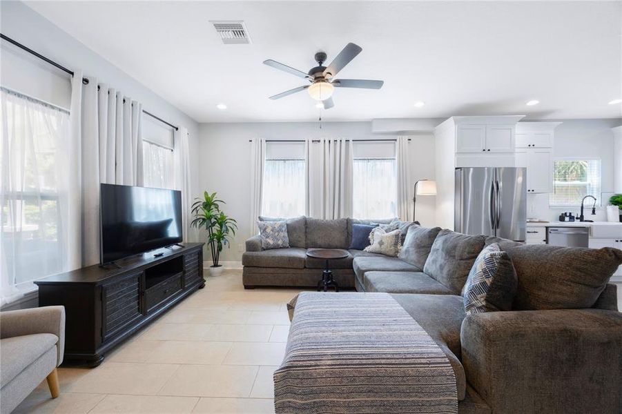 Furnished interior view inside a new home in , Tarpon Springs (Image 16).